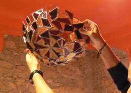 Kurz Tiffany vitráže pro dospělé Praha - práce na oblém kopytě