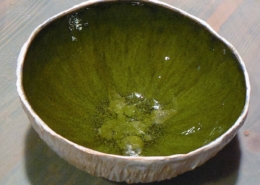 Keramika pro dospělé Praha - zrádná zelená glazura na bílé hlíně