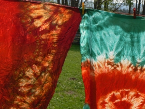 Vázaná batika na hedvábí Atelier ŠUM